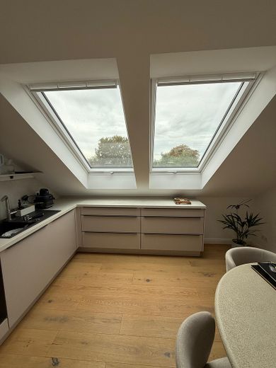 Edificio d’epoca e modernità - Appartamento mansardato climatizzato e inondato di luce in edificio d’epoca completamente ristrutturato – Küche