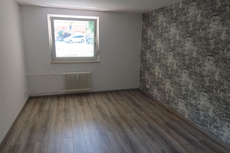 Appartement 3 pièces avec balcon et place de stationnement à Niefern – Schlafzimmer