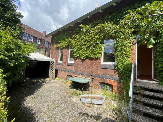 Seelze Zentrum, 2 bina, 4 bağımsız bölüm, birçok olanak – Außenansicht Rückseite Haus 30
