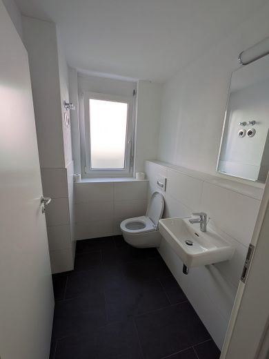 Bahçeli ve güneybatı teraslı şık maisonette daire – kendi evinizde yaşıyormuş gibi – Gästetoilette