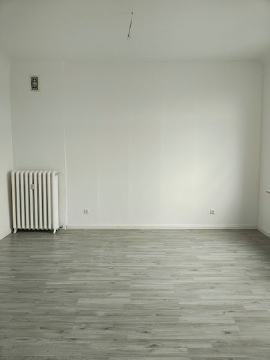 Gräumige 4-Zi Altbau WHG mit Balkon – Foto 3