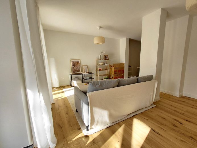 Entrate e sentitevi a casa: villetta a schiera modernizzata con finiture di pregio, giardino, terrazza e 2 garage – Wohnzimmer EG 1