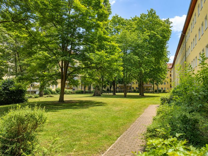 Frisch sanierte, bezugsfreie 3-Zimmer-Wohnung mit Eichenparkett in ruhiger Lage Prenzlauer Berg – Innenhof