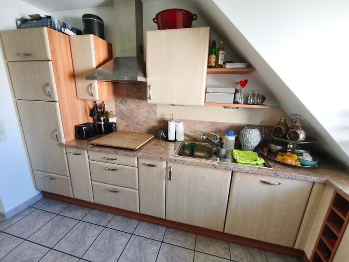 4 Zi. Wohnung in DG / Galerie mit Garten (auf Wunsch), Balkon und Garage in Höchstadt OT – Küche Bild 3