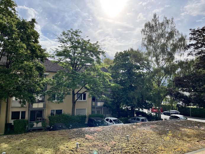 Top renovated 2-room apartment with balcony, car parking space - ready to move in immediately – Foto 3