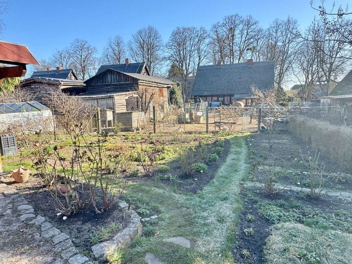 HORN IMMOBILIEN ++ tolles Reetdach-Fachwerkhaus in Alt Rehse bei Neubrandenburg, Denkmalschutz – das Grundstück der Garten
