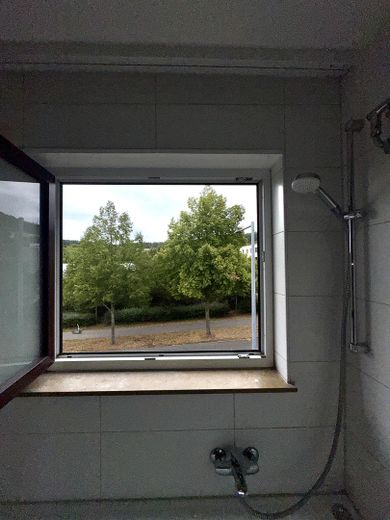 Gepflegte 3-Zimmerwohnung in Toplage von Heilbronn Ost – Blick aus Badfenster