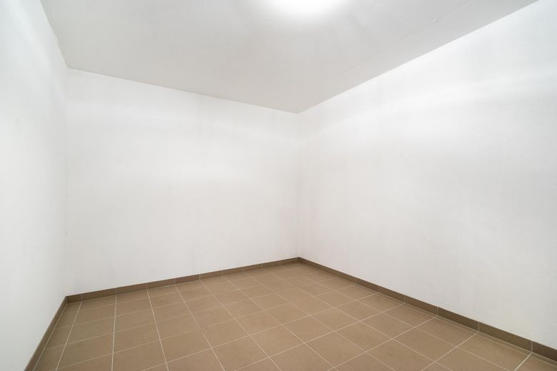 * Ampio appartamento di 3,5 locali | 94 m² | cucina componibile e balcone * – Kellerraum