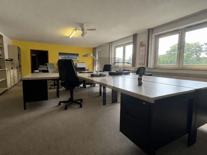 OFFICE WITH STORAGE SPACE FROM 25 M², FLEXIBLY USABLE – Photo 1