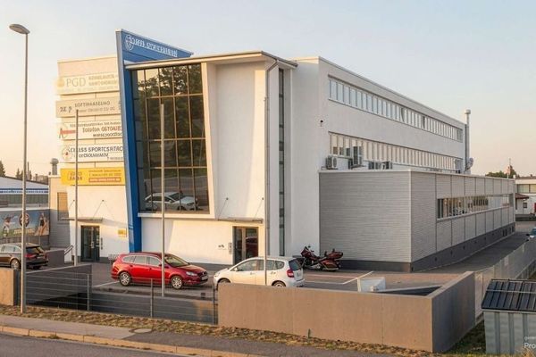 Bureaux impeccablement entretenus de 150 m² à 556 m² à louer à Heusenstamm