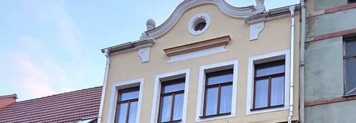 Casa di città tutelata come monumento nel centro di Penig!