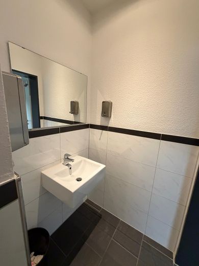 Provisionsfrei: 337 m² Lager-/Produktion mit 109 m2 Büro direkt an der A1, auch Lebensmittel – Foto 2