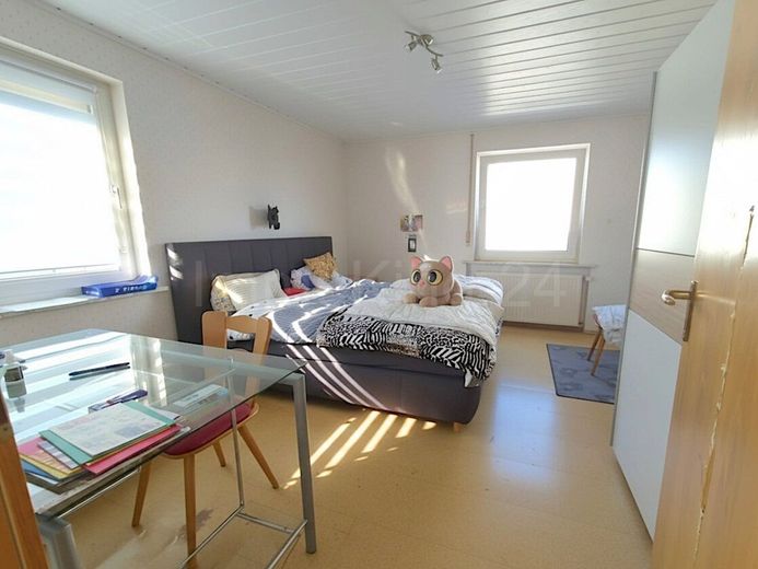 ++ HOCHWERTIGES EIN - ZWEIFAMILIENHAUS MIT ELW ++ VIEL PLATZ IN GUTER LAGE!! ++ – SCHLAFZIMMER 5