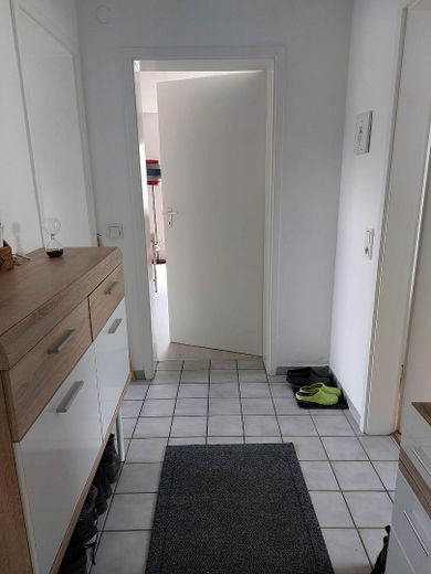 Dicht bij de stad, maar toch midden in het groen: lichte, rustige 3-kamerwoning – Flur