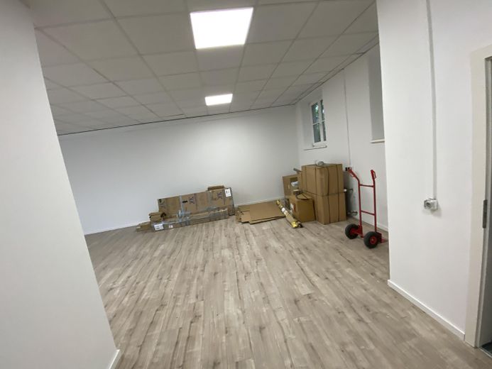 Büro-/Einzelhandelsfläche im Herzen von Neustadt/Aisch mit 3 Parkplätzen – ab 1.10.2026 verfügbar – Foto 4