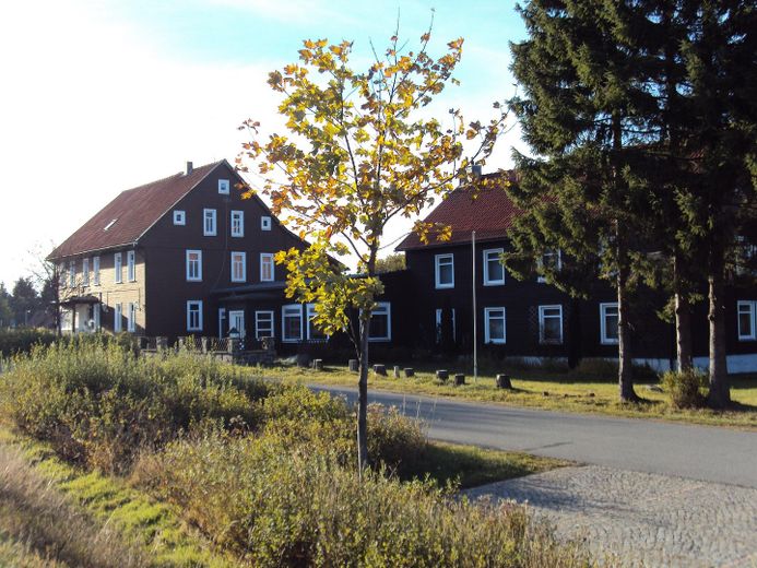 2 Objekte als TOP Investment in exponierter Lage – Vorderansicht Gästehaus