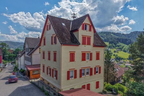 Investment property with a dream view of the Black Forest!
Apartment building with 4 units!