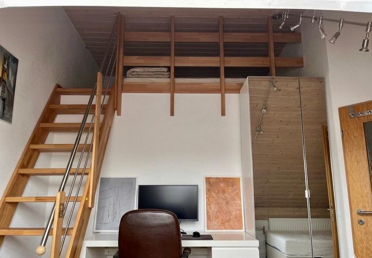 Modernisiertes Reihenmittelhaus mit PV-Anlage – 2.Zimmer