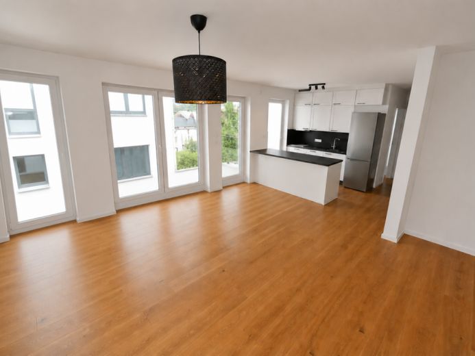 Modernes Wohnen in Bad Honnef mit Balkon, Aufzug und offener Einbauküche – Foto 1