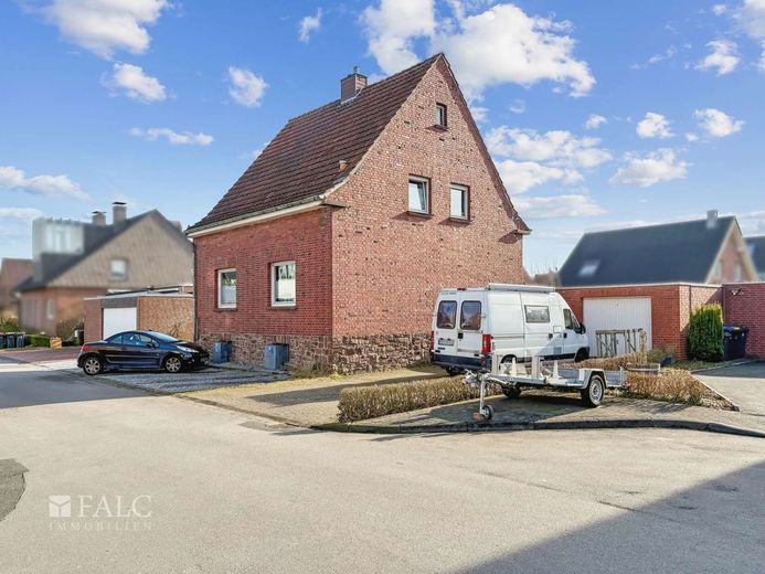 Gepflegtes Einfamilienhaus in ruhiger Sackgassenlage – Außenansicht