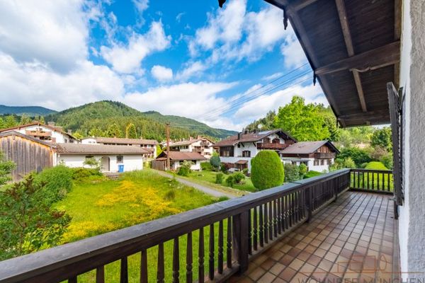 DHH mit großem Garten und viel Potenzial in guter Lage von Bad Wiessee