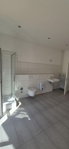 Sanierte Altbauwohnung I Top-Zustand I Außergewöhnlich – Großes Badezimmer