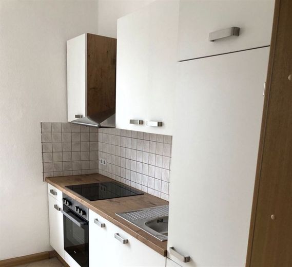 Gemütliche 3-Zimmer mit Mobiliar, Laminat, Dusche und EBK in ruhiger Lage! – ebk