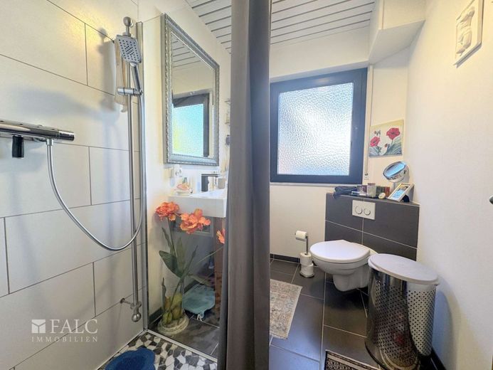 Zwei Generationen unter einem Dach – Badezimmer EG
