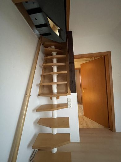 90 m² zum Wohlfühlen für Paare & kleine Familien – Aufgang zur Maisonette