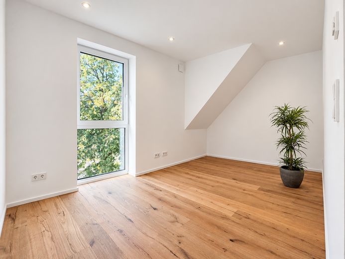 Zolderappartement met balkon en uitzicht op het groen, evenals KfW-lening met een subsidie van 30.000 euro – Kinder, Gäste-, Arbeitszimmer