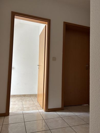 Schöne 2-Zi-Wohnung m.Balkon,Grün-& Blicklage,Kfz-Stellplatz,Keller.Am Schäfersberg-Niedernhausen – Waschküche linkerhand