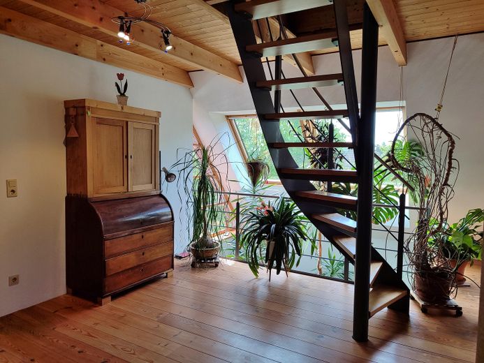 Ökologisch nachhaltiges Niedrigenergiehaus - gesund wohnen mit Lehm – Treppe ins DG