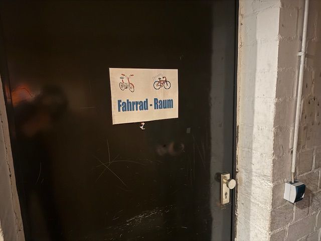 Kapitalanlage: Gut geschnittene Dreizimmerwohnung mit Loggia und Tiefgaragenstellplatz in Celle – Fahrradraum