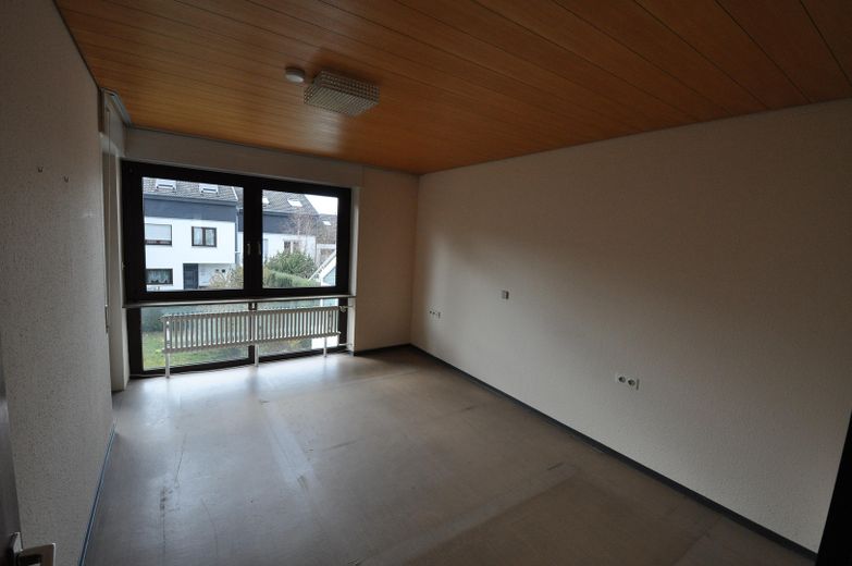 Privat: Familienfreundliches Reihenhaus mit Garten & Garage in bester Lage, Böblingen-Tannenberg – Schlafzimmer