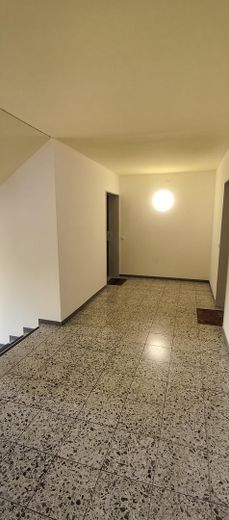 3-Zimmer-Wohnung – frisch renoviert, bezugsfertig – Treppenhaus