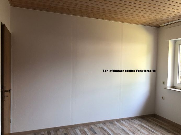 ruhige DG Wohnung mit Südb. in Wohnbereichstr. sucht langfristigen ruhigen Nichtraucher Mieter – Schlafz. rechts mit Fenster