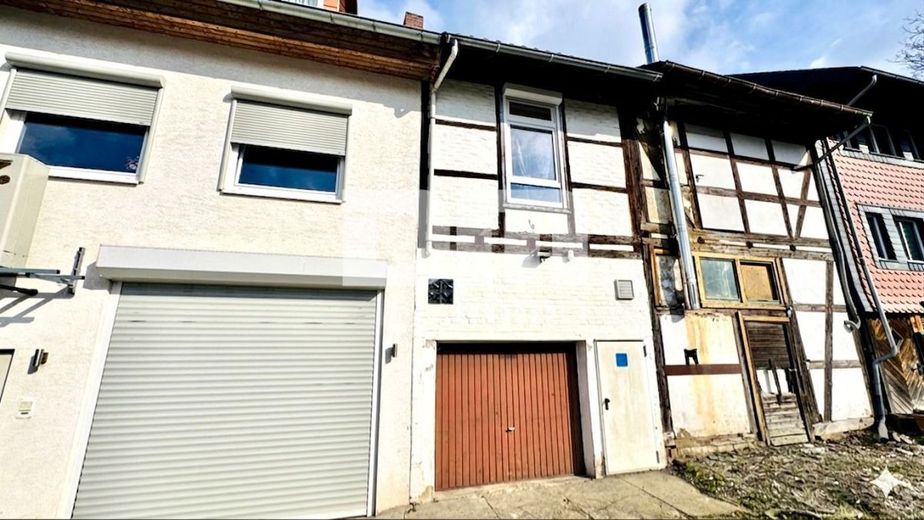 Historisches Fachwerk-Ensemble mit Renditepotenzial in zentraler Lage von Northeim – Rückansicht / Zufahrt Garage