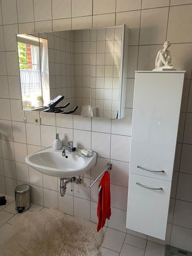 Bad mit Spiegelschrank