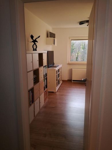 Spacious 4-room apartment with 2 bathrooms, balcony & garage, and an incredible view – Arbeitszimmer