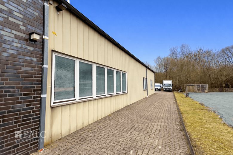 ***Top Gewerbeimmobilie mit Lagerhalle und Büroflächen - perfekt für vielseitige Nutzungskonzepte*** – Halle seitlich