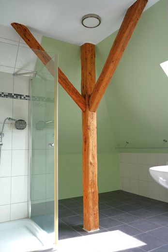 Charme historique. Confort de vie moderne. Un chez-soi avec du caractère. – Badezimmer2,Dachgeschoß