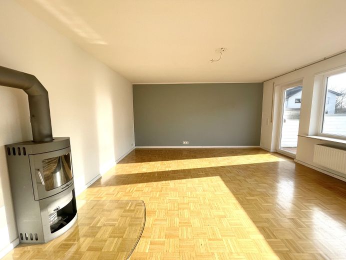 Lichtdurchflutetes Wohnzimmer