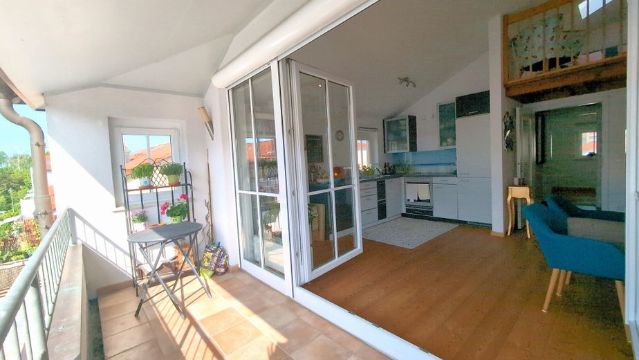 Helle Wohnung mit Fensterfront