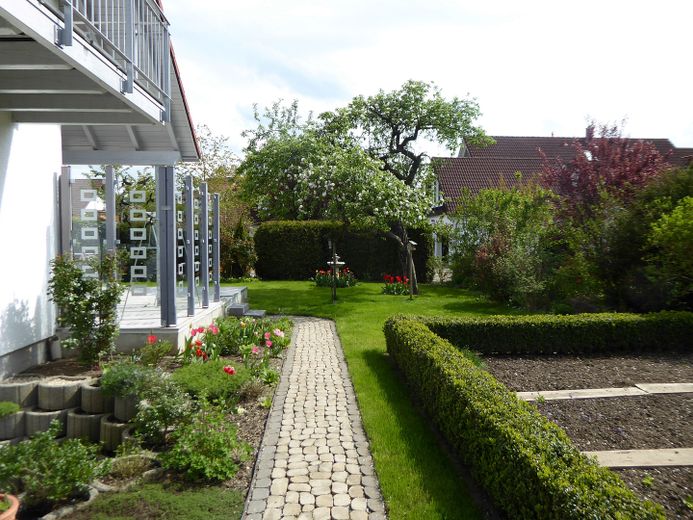 Weg zwischen den Terrassen