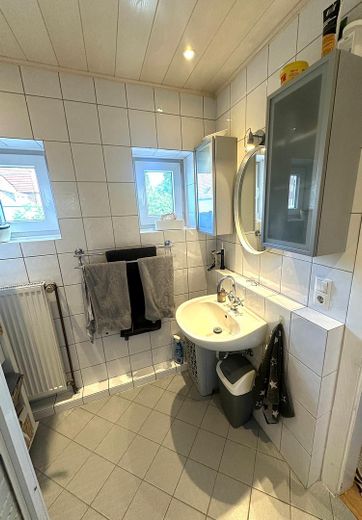 Stylowe mieszkanie na 2. piętrze w centrum miasta do wynajęcia – Bad