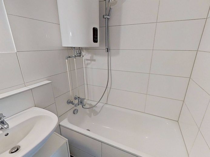 Moderno apartamento de 3 habitaciones con COCINA EMPOTRADA – Ansicht I: Bad