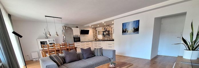 Appartamento di 3 locali nell’ambita Südweststadt – Wohnzimmer