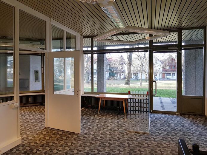 Retail space / office / practice — quiet yet central / S-Bahn around the corner / on 2 levels – 2geteilter Raum im EG: 64,59qm