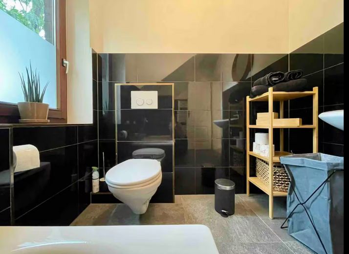 Пакуйте валізи та заселяйтеся — повністю мебльована дворівнева квартира в Бохумі – Bad 1