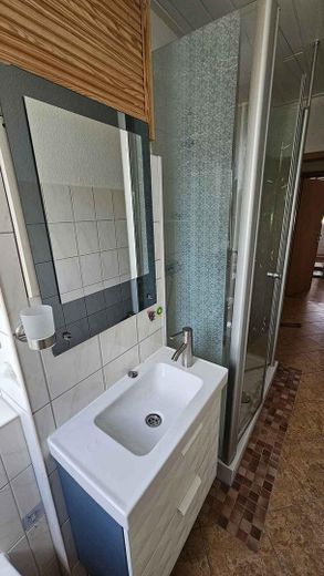 Appartamento di 3 locali appena ristrutturato con cucina attrezzata – idoneo al Wohngeld, libero dal 01.09. – Badezimmer 3